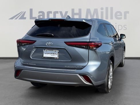 Used 2022 Toyota Highlander Platinum image 5