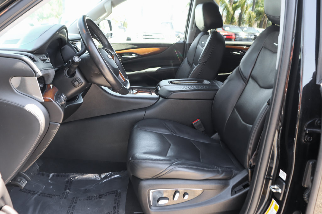 Used 2017 Cadillac Escalade Luxury AWD/4WD image 24