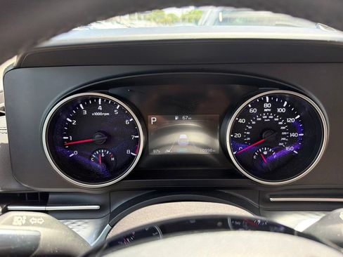 Used 2024 Kia Carnival LX FWD image 4