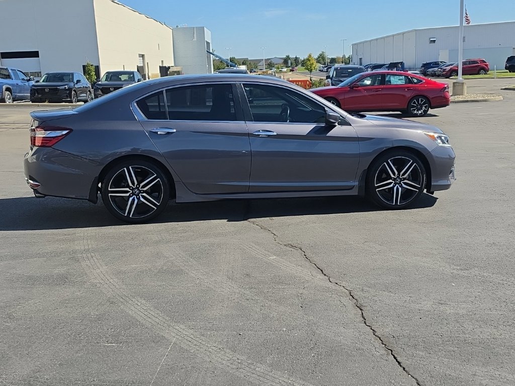 Used 2017 Honda Accord Sport image 9