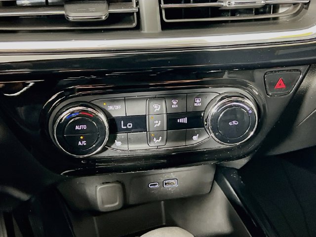 Used 2024 Chevrolet Trax RS w/ Driver Confidence Package FWD image 19