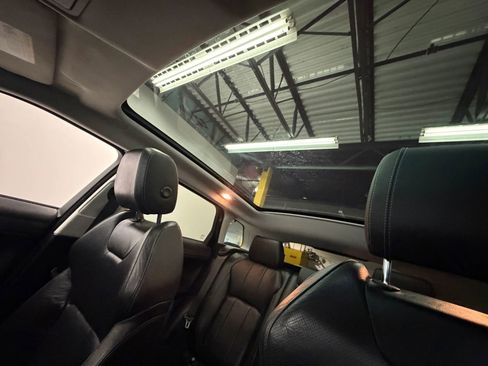 Used 2018 Land Rover Range Rover Evoque SE Premium image 32