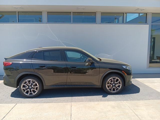 New 2025 BMW X2 xDrive28i w/ Convenience Package AWD/4WD image 4