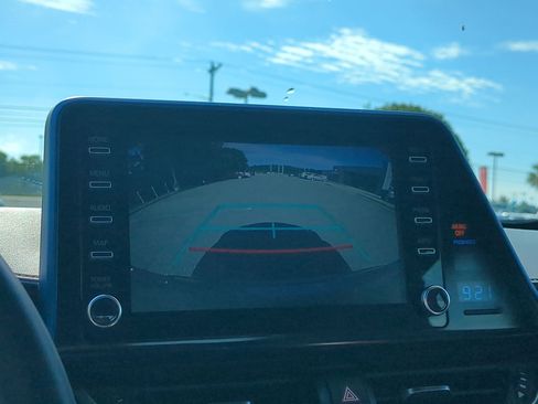 Used 2019 Toyota C-HR XLE FWD image 23