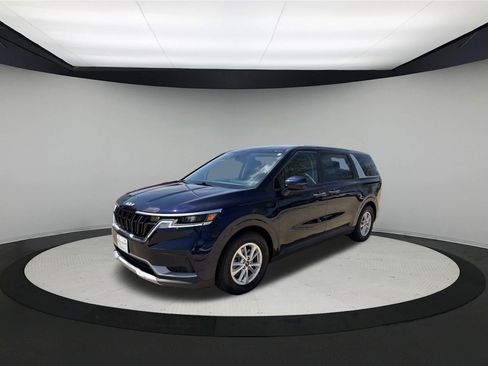 Used 2024 Kia Carnival LX FWD image 3