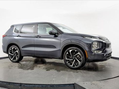 Used 2024 Mitsubishi Outlander SE image 11