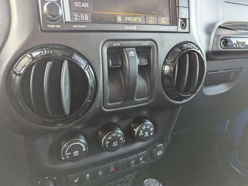 Used 2016 Jeep Wrangler Sahara image 15