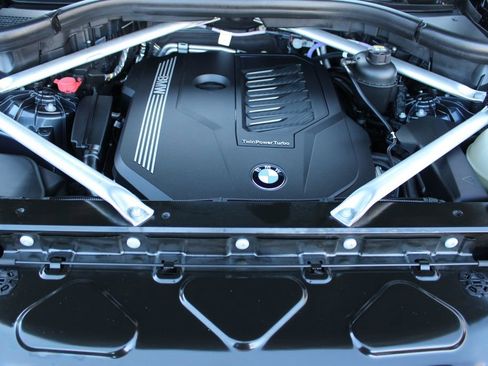 Used 2022 BMW X5 xDrive40i w/ Premium Package image 41