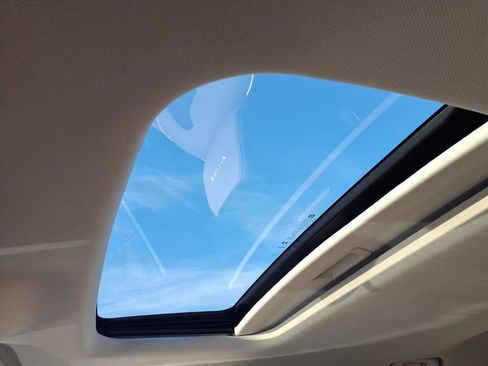 Certified 2024 Chevrolet Trax ACTIV w/ Sunroof Package image 17