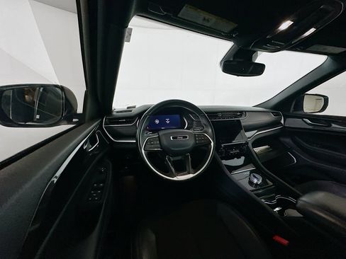 Used 2022 Jeep Grand Cherokee L Laredo image 18