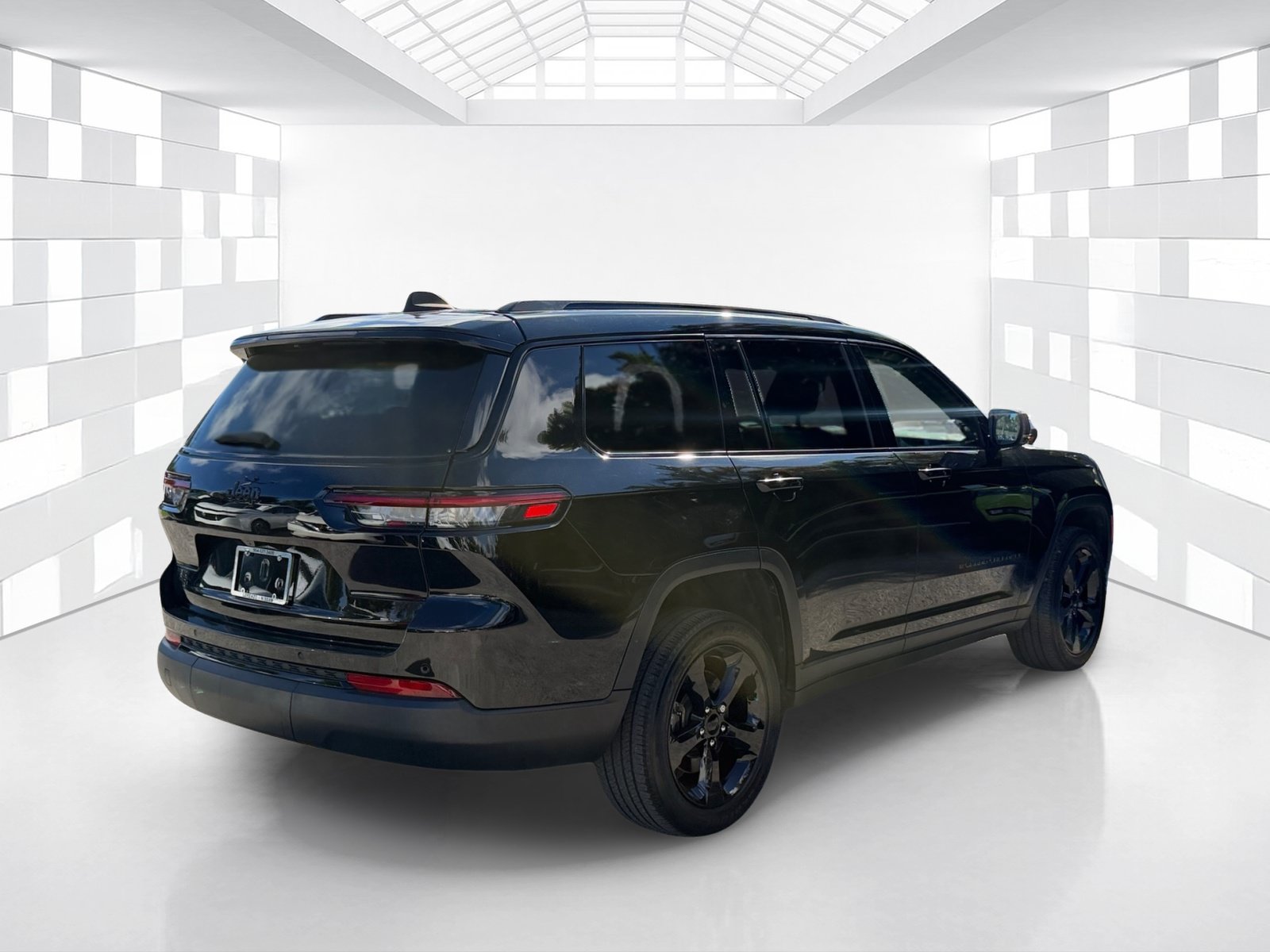 Used 2023 Jeep Grand Cherokee L Laredo RWD image 7
