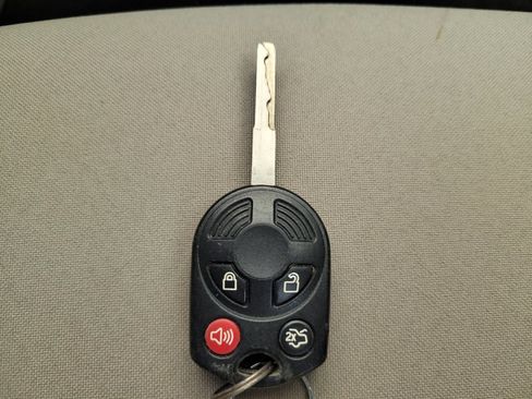 Used 2016 Ford Focus SE w/ SE Cold Weather Package FWD image 32