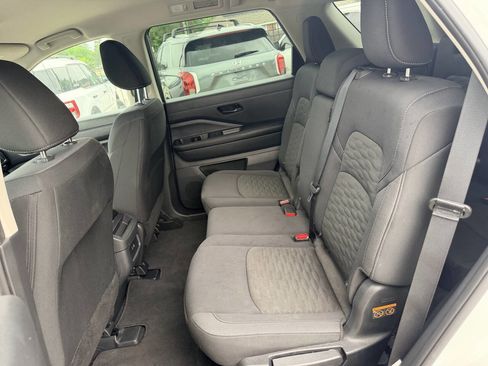 Used 2025 Nissan Pathfinder S FWD image 12