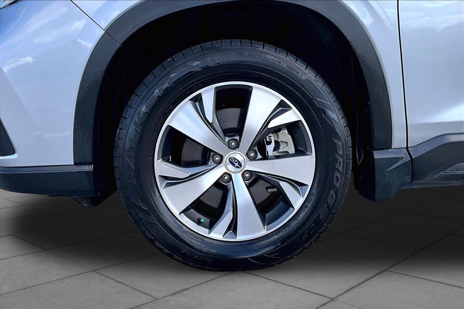 Used 2022 Subaru Ascent Premium w/ Convenience Package AWD/4WD image 11