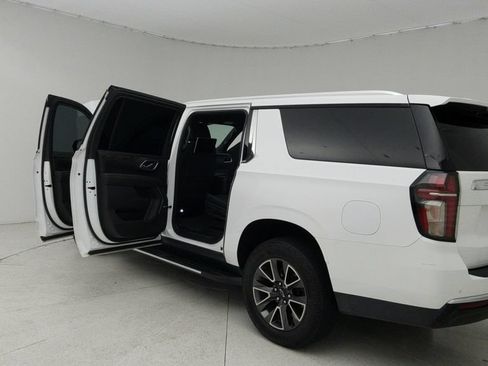 Used 2021 Chevrolet Suburban LT w/ Luxury Package RWD image 11