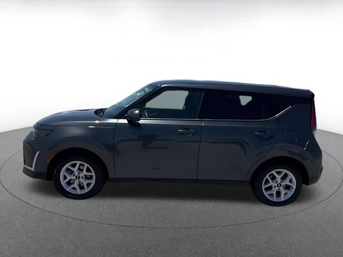 Used 2025 Kia Soul LX w/ LX Technology Package FWD image 9