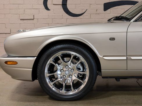 Used 2001 Jaguar XJ Supercharged RWD image 18