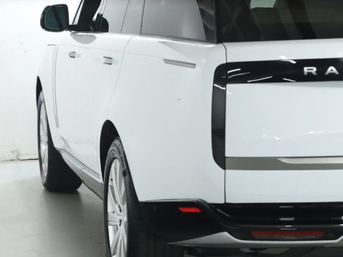 Used 2025 Land Rover Range Rover SE AWD/4WD image 6