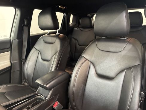 Used 2025 Jeep Compass Limited AWD/4WD image 13