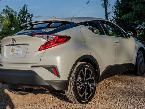 Used 2018 Toyota C-HR XLE FWD image 5