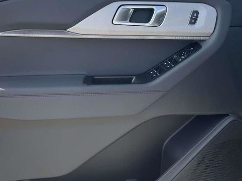 New 2026 Ford Explorer Active RWD image 15