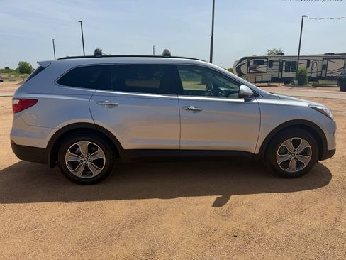 Used 2014 Hyundai Santa Fe GLS FWD image 4