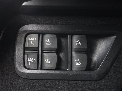 Used 2024 BMW X7 xDrive40i w/ Premium Package image 85