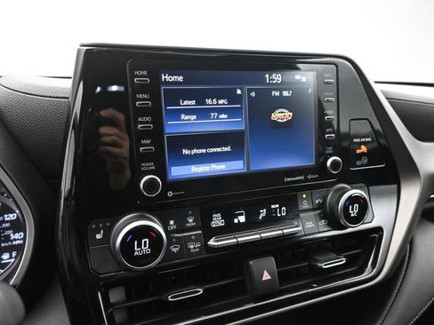 Used 2021 Toyota Highlander XLE FWD image 15
