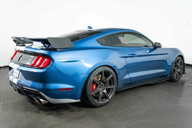 Used 2020 Ford Mustang Shelby GT500 w/ Carbon Fiber Track Pack RWD image 8