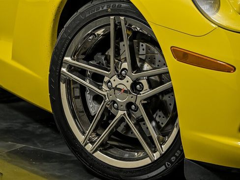 Used 2006 Chevrolet Corvette Convertible w/ Preferred Equipment Group RWD image 3
