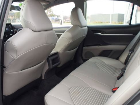 Used 2023 Toyota Camry SE image 12