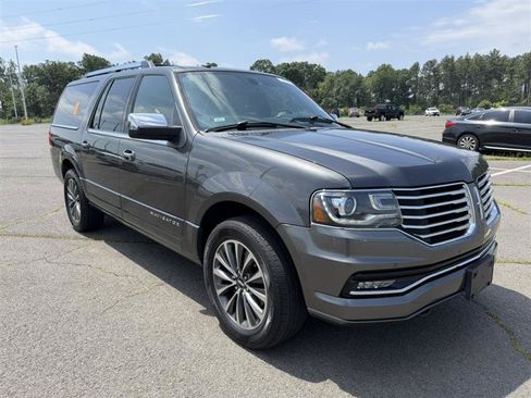 Used 2017 Lincoln Navigator L Select AWD/4WD image 4
