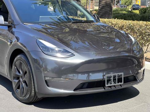 Used 2025 Tesla Model Y Long Range AWD/4WD image 56