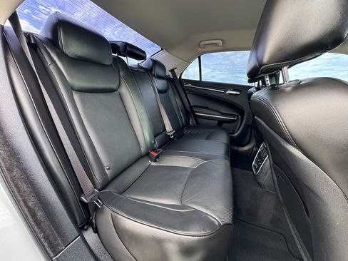 Used 2022 Chrysler 300 Touring L w/ Safetytec Plus Group image 30