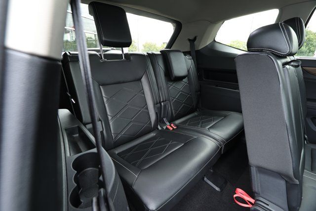 Used 2024 Volkswagen Atlas SE AWD/4WD image 30