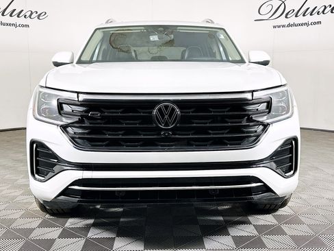 Used 2024 Volkswagen Atlas SEL Premium R-Line image 2