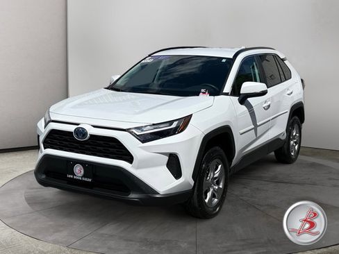 Used 2024 Toyota RAV4 LE AWD/4WD image 3