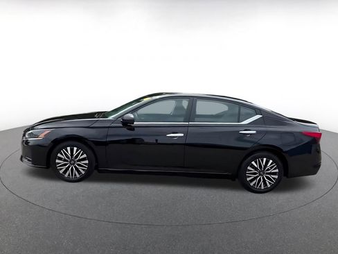 Used 2025 Nissan Altima 2.5 SV FWD image 9