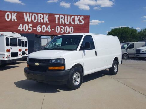Used 2020 Chevrolet Express 2500 w/ Driver Convenience Package RWD image 3