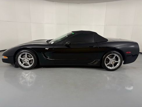 Used 2003 Chevrolet Corvette Base w/ Preferred Equipment Group1 image 8
