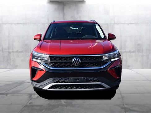 Certified 2023 Volkswagen Taos SE w/ Panoramic Sunroof Package image 4