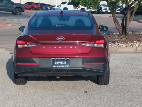 Used 2024 Hyundai Elantra SEL FWD image 7