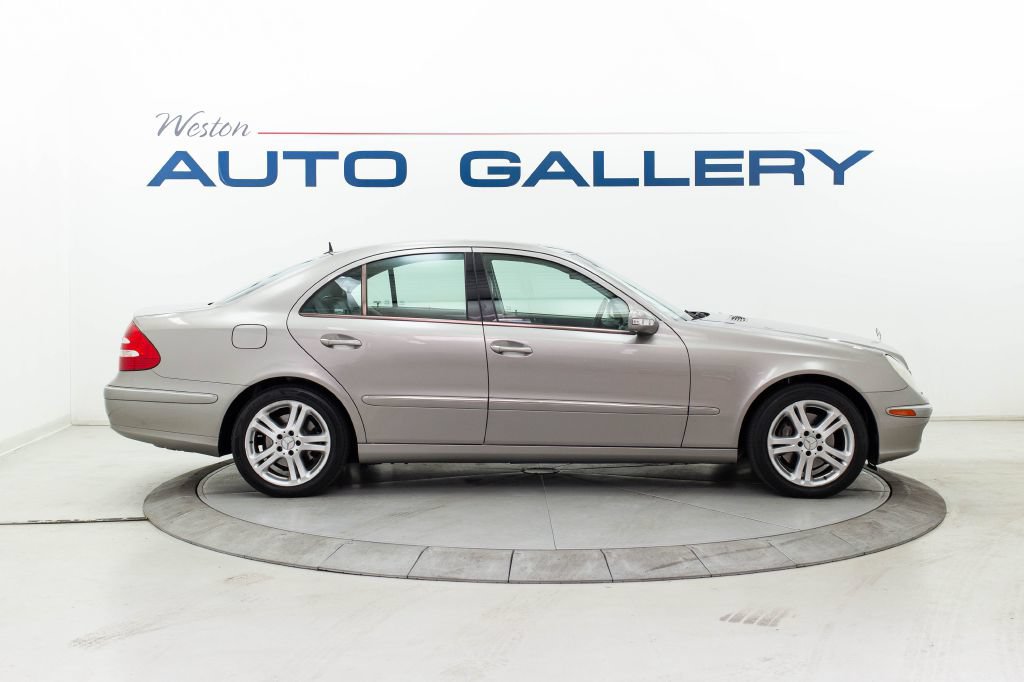 Used 2005 Mercedes-Benz E 500 Sedan w/ Lighting Pkg image 6