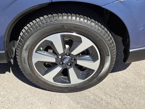 Used 2017 Subaru Forester 2.5i Premium AWD/4WD image 5