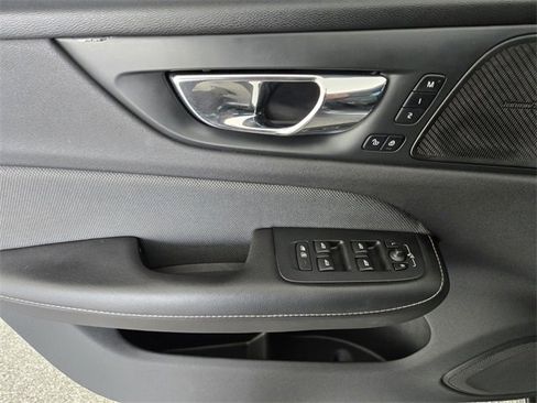 Used 2019 Volvo S60 T5 R-Design image 19