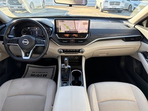 Used 2023 Nissan Altima 2.5 SV w/ SV Premium Package image 13