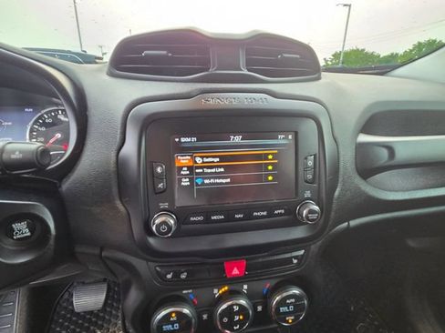 Used 2017 Jeep Renegade Trailhawk w/ Premium Trailhawk Package AWD/4WD image 7