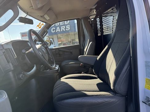 Used 2024 GMC Savana 2500 Work Van w/ Driver Convenience Package image 16