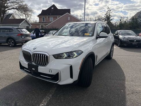 Certified 2024 BMW X5 xDrive40i w/ Premium Package image 3