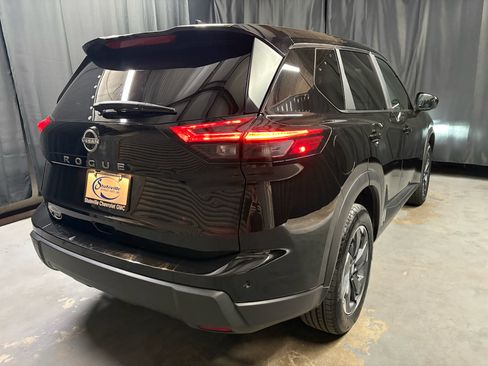 Used 2025 Nissan Rogue SV FWD image 5